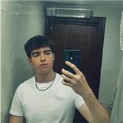 Chico joven, estudiante de un grado superior de programación, amable, con paciencia y ganas de enseñar. Principalmente ingles